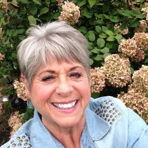 Meet your Posher, Julia